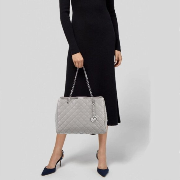 ＭＩＣＨＡＥＬ ＫＯＲＳ Susannah Quilted Grey Lamb Leather Tote Bag - Picture 1 of 16